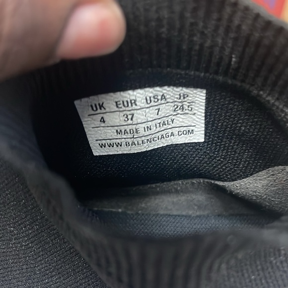 Balenciaga Trainer Shoes. Size 7. Scuffs on back of one shoe. Fair condi… - Picture 5 of 7